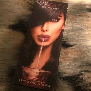 Huda beauty lip contour kit